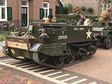 Britse bevrijdingskolonne in Mierlo.